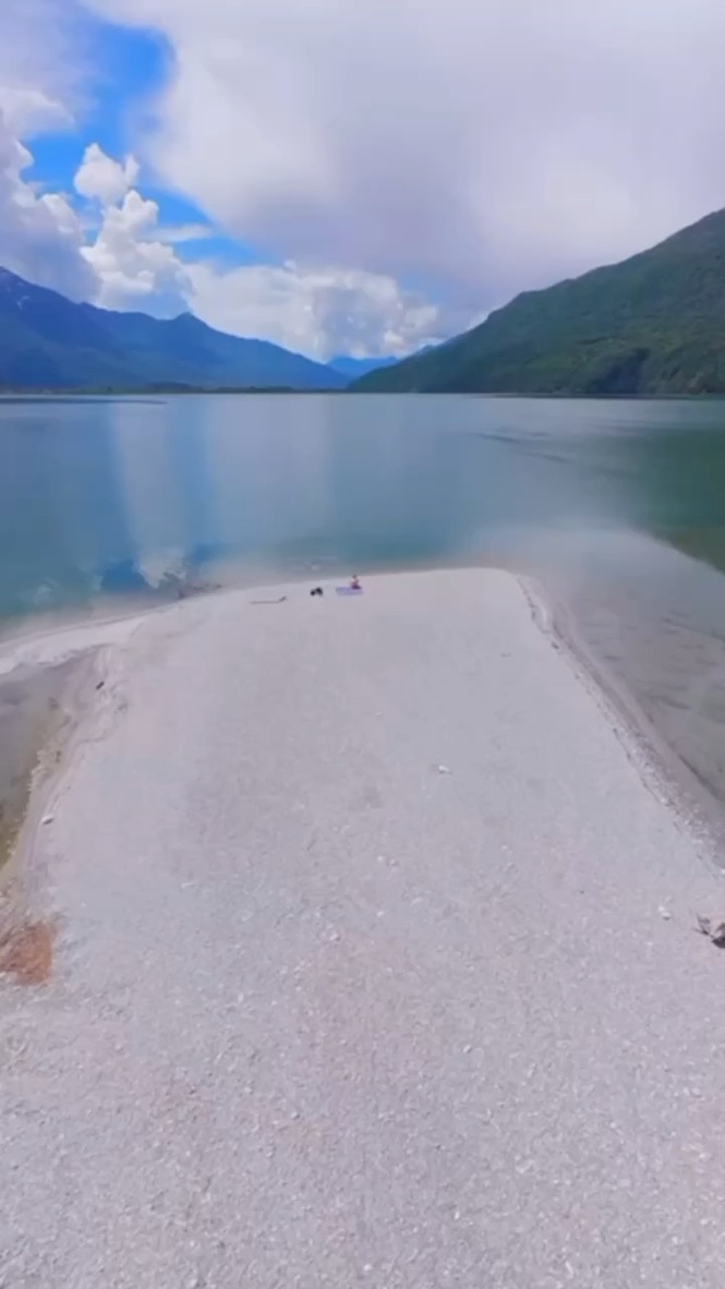 Portada de El lago de Mezzola