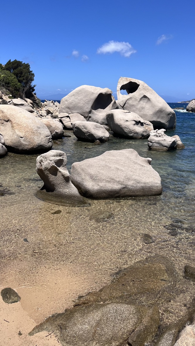 Recuerdo de La cala al norte de Cerdeña en frente de la isla de la Madalena